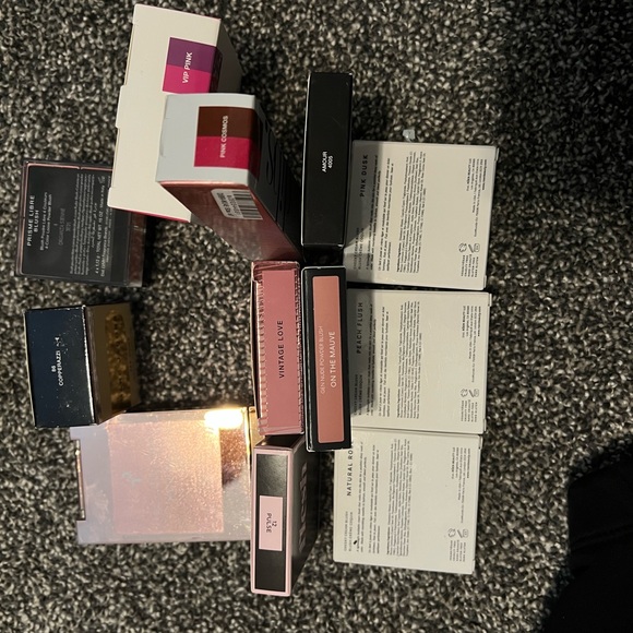 Assorted Makeup Collection - Picture 4 of 13